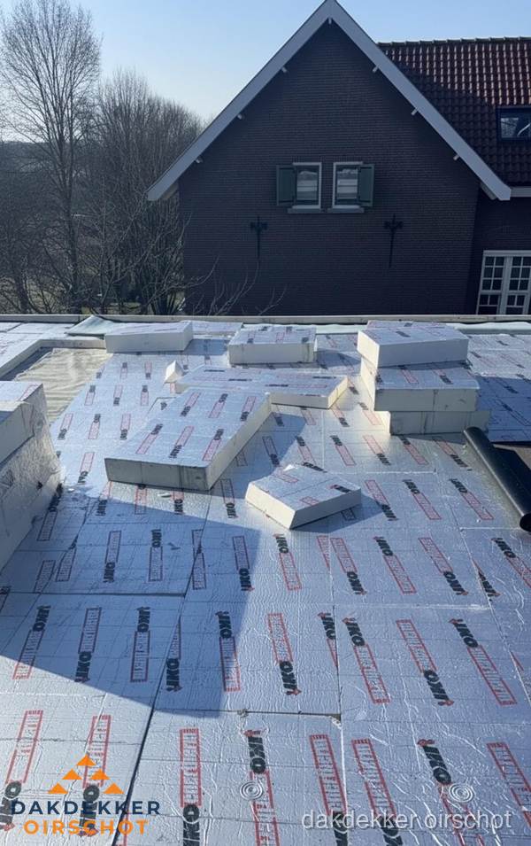 IKO PIR isolatieplaten op plat dak in Oirschot