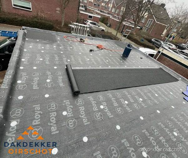 Dakrenovatie plat dak met bitumen dakbedekking in Oirschot