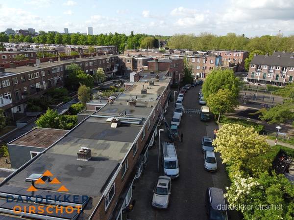 Luchtfoto dakinspectie woonwijk in Oirschot