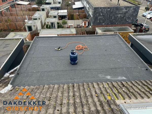 Dakrenovatie afgerond met nieuwe bitumen dakbedekking in Oirschot