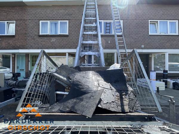 Kosten dakreparatie: dakschade aan flatgebouw in Oirschot Kosten dakreparatie: dakschade aan flatgebouw in Oirschot