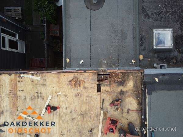 Dakschade en renovatie plat dak vanuit de lucht in Oirschot Dakschade en renovatie plat dak vanuit de lucht in Oirschot
