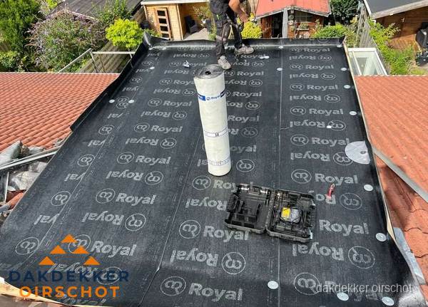 Dakrenovatie met Royal onderdak op plat dak in Oirschot