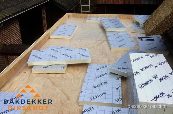 PIR isolatieplaten leggen op plat dak in Oirschot PIR isolatieplaten leggen op plat dak in Oirschot