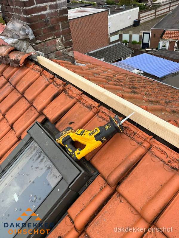 Kosten dak vervangen: werkzaamheden aan pannendak in Oirschot